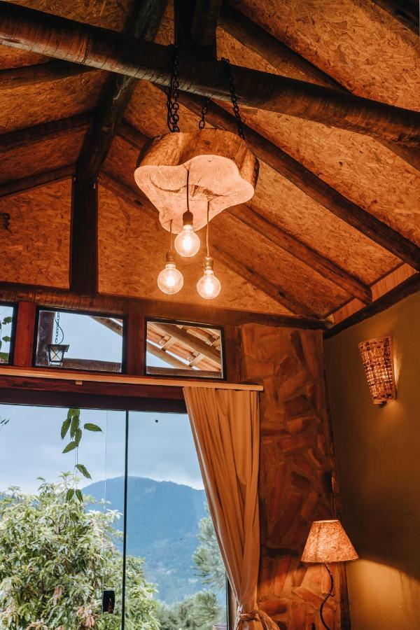 サン・ベント・ド・サプカイー Chale Refugio Da Pedra Spヴィラ エクステリア 写真