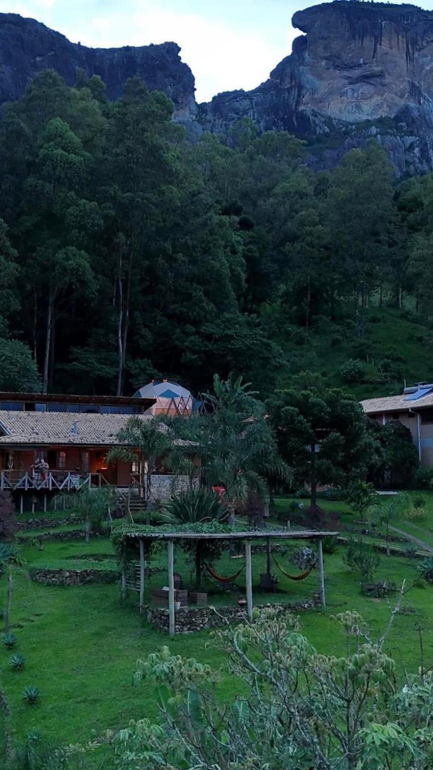 サン・ベント・ド・サプカイー Chale Refugio Da Pedra Spヴィラ エクステリア 写真